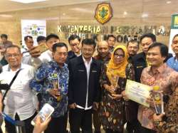 JAWA TIMUR KEMBALI SABET PENGHARGAAN DAR KEMENTERIAN PERTANIAN DIBIDANG PETERNAKAN