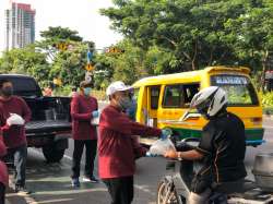 Bagi-Bagi Takjil Dinas Peternakan 10 Hari Terakhir Ramadhan 1441 H